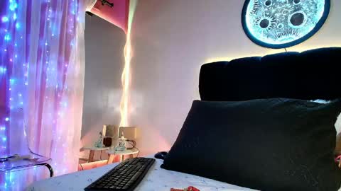 Lorrayne online show from 04-28-26, 12:21