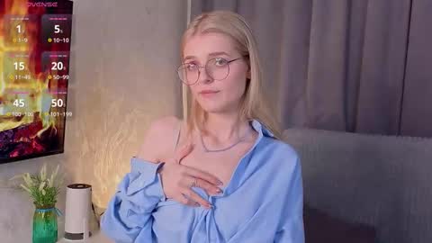 Monica online show from 10-06-25, 04:26