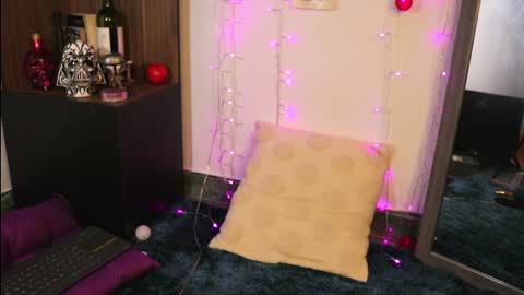 Snapshot of _lucy_white_ chatting on 12-29-24, 10:47 Lucy online show from 12-29-24, 10:47