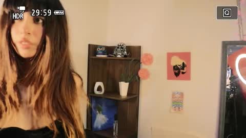 Snapshot of _lucy_white_ chatting on 11-26-25, 05:30 Lucy online show from 11-26-25, 05:30