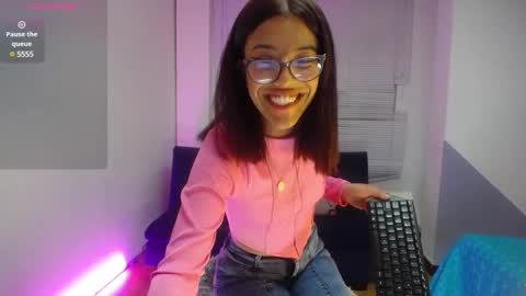 Lucy  online show from 01-08-25, 03:19