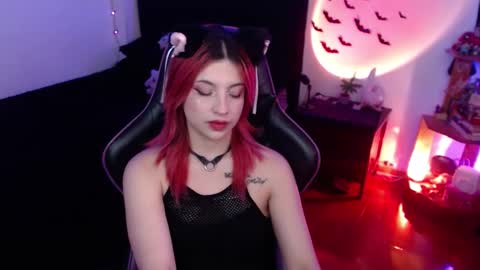 Queen.  Help me reach 100 thumbs up  online show from 02-03-25, 10:00