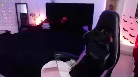 Queen.  Help me reach 100 thumbs up  online show from 09-22-25, 09:39