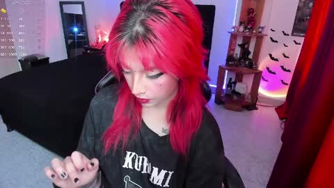 Queen.  Help me reach 100 thumbs up  online show from 04-13-26, 09:31