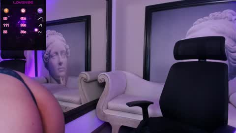 Snapshot of _luna_dupont_ chatting on 01-23-25, 11:48 Luna online show from 01-23-25, 11:48