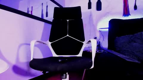 Snapshot of _luna_parisi chatting on 01-05-25, 09:15 MISS LUNA online show from 01-05-25, 09:15