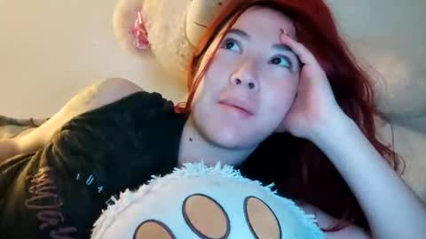 Snapshot of _lunaa__ chatting on 02-12-25, 04:44 _lunaa__ online show from 02-12-25, 04:44