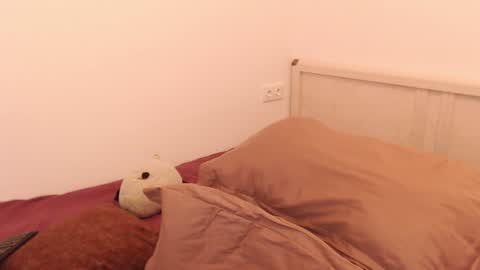 Snapshot of _lustica_ chatting on 01-16-25, 11:04 Anna online show from 01-16-25, 11:04