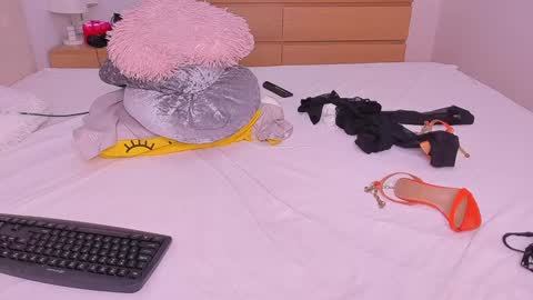 Lynna online show from 12-06-24, 01:29