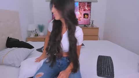 Lynna online show from 09-25-25, 08:34