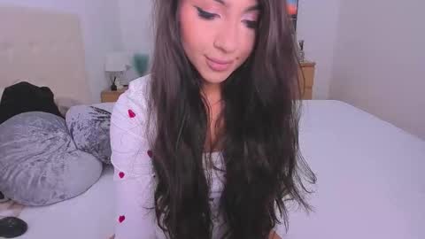 Lynna online show from 12-14-25, 10:47