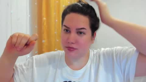 Snapshot of _madalexa_ chatting on 12-16-25, 01:16 Alexa online show from 12-16-25, 01:16