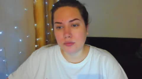 Snapshot of _madalexa_ chatting on 12-21-25, 06:59 Alexa online show from 12-21-25, 06:59