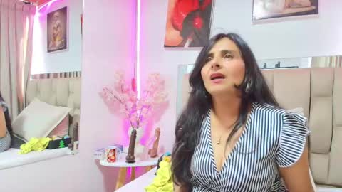 Snapshot of _marcela__ chatting on 05-11-26, 02:45 _marcela__ online show from 05-11-26, 02:45