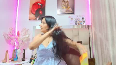 Snapshot of _marcela__ chatting on 05-25-26, 11:49 _marcela__ online show from 05-25-26, 11:49