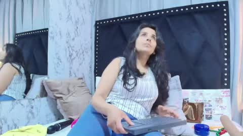 Snapshot of _marcela__ chatting on 06-04-26, 11:27 _marcela__ online show from 06-04-26, 11:27