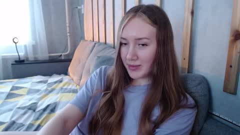 Snapshot of _marianne_ chatting on 02-28-25, 09:25 online show from 02-28-25, 09:25