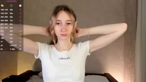  Gwen  online show from 10-08-25, 03:37