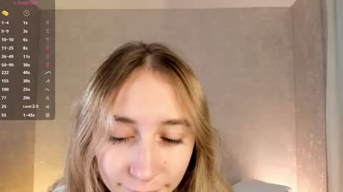  Gwen  online show from 10-10-25, 03:05