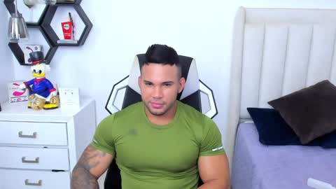 Snapshot of _matthew_santos_ chatting on 02-08-25, 03:08 _matthew_santos_ online show from 02-08-25, 03:08