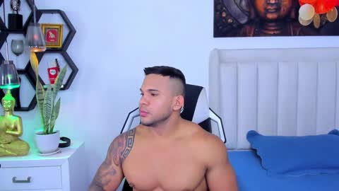 Snapshot of _matthew_santos_ chatting on 10-30-25, 10:32 _matthew_santos_ online show from 10-30-25, 10:32