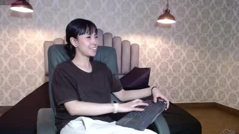 Mavis  online show from 09-24-25, 09:18