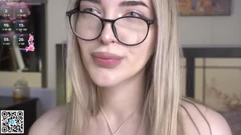 Elva and Kate  online show from 09-28-25, 08:20