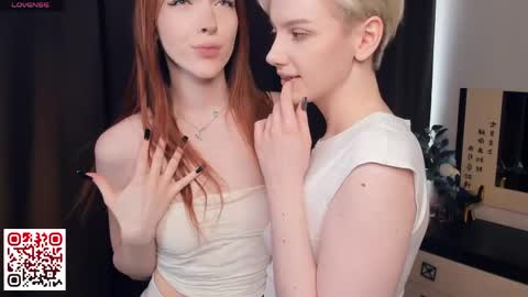 Elva and Kate  online show from 05-01-26, 07:24