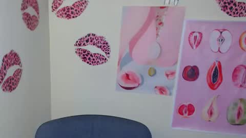 Susie online show from 11-27-25, 01:35