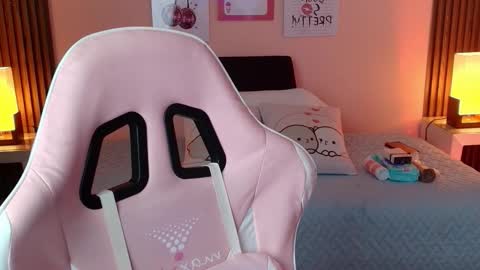 Snapshot of _meliblue chatting on 12-01-25, 07:30 Meli online show from 12-01-25, 07:30