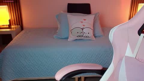 Snapshot of _meliblue chatting on 12-02-25, 07:20 Meli online show from 12-02-25, 07:20