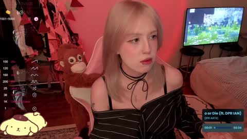 Snapshot of _meowmiko__ chatting on 12-21-24, 11:24 miko3 online show from 12-21-24, 11:24