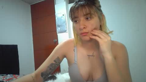 Snapshot of _mia_foster1 chatting on 05-11-26, 12:49 Mia-foster online show from 05-11-26, 12:49