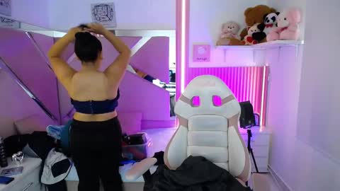  Mia  online show from 10-01-25, 12:55