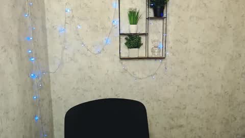 Mia online show from 02-28-25, 05:04