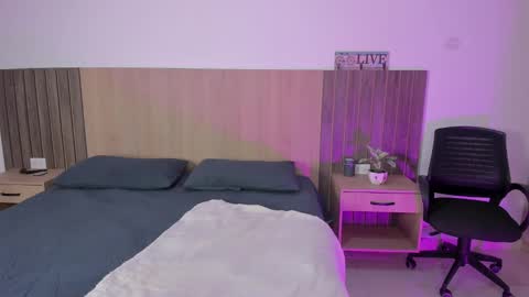 Snapshot of _miamiller_ chatting on 09-25-25, 08:12 _miamiller_ online show from 09-25-25, 08:12