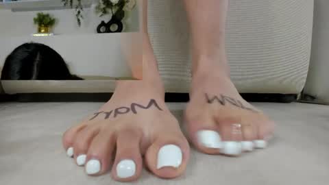 Mia online show from 06-03-26, 10:59