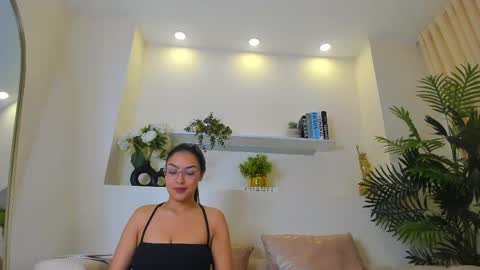 Mia online show from 06-05-26, 09:53