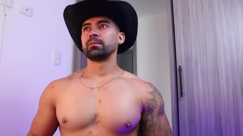 Snapshot of _mikestone chatting on 11-05-25, 02:39 soy mike online show from 11-05-25, 02:39