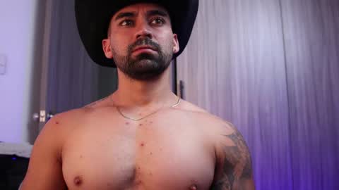 Snapshot of _mikestone chatting on 11-06-25, 02:51 soy mike online show from 11-06-25, 02:51