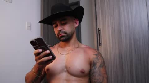 Snapshot of _mikestone chatting on 12-02-25, 08:26 soy mike online show from 12-02-25, 08:26