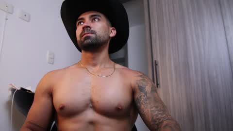 Snapshot of _mikestone chatting on 12-04-25, 01:53 soy mike online show from 12-04-25, 01:53