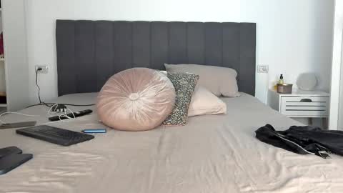 AstrideVonTeese online show from 03-03-25, 08:32