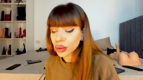 AstrideVonTeese online show from 10-26-25, 05:52