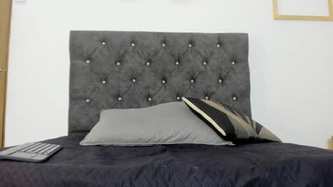 _milann_1 online show from 07-22-26, 07:05