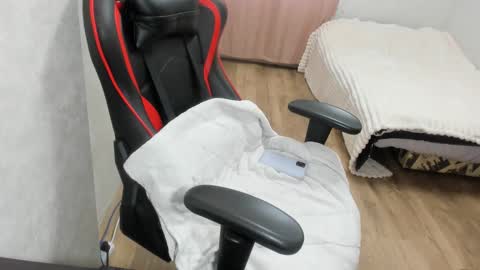 Snapshot of _miss_nikki_ chatting on 12-12-24, 11:29 Nikalina online show from 12-12-24, 11:29