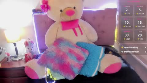 Emi   online show from 02-18-25, 10:58