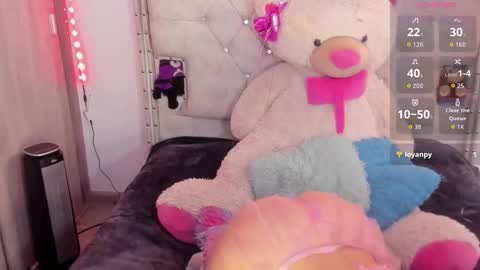 Emi   online show from 10-10-25, 07:35