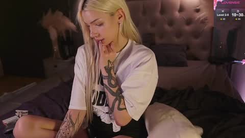 Snapshot of _miumiu_ chatting on 02-20-25, 09:33 Sasha online show from 02-20-25, 09:33