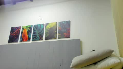 _molly_rosse_ online show from 04-20-26, 11:57